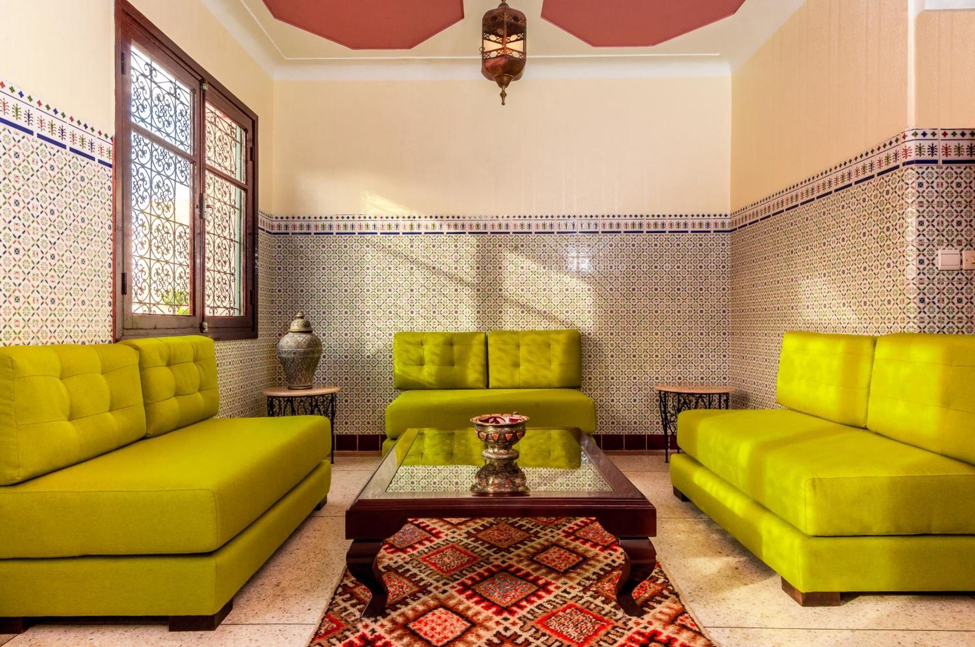 زاهية